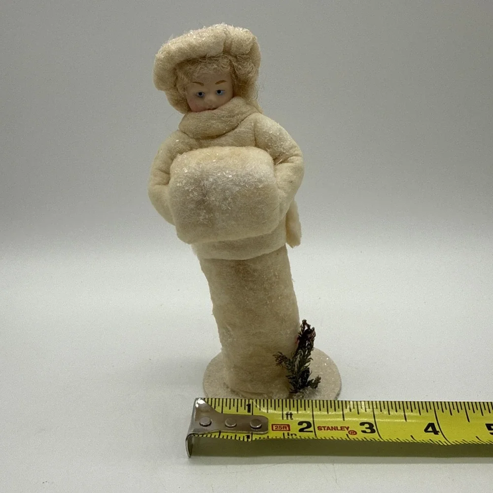 Yvonne‎ Carpenter Snickers & Kringles 1997 Snow Girl w/ Muff Figurine Christmas